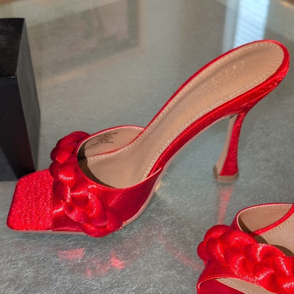 Red Mule Heels New 9 - Picture 4 of 8